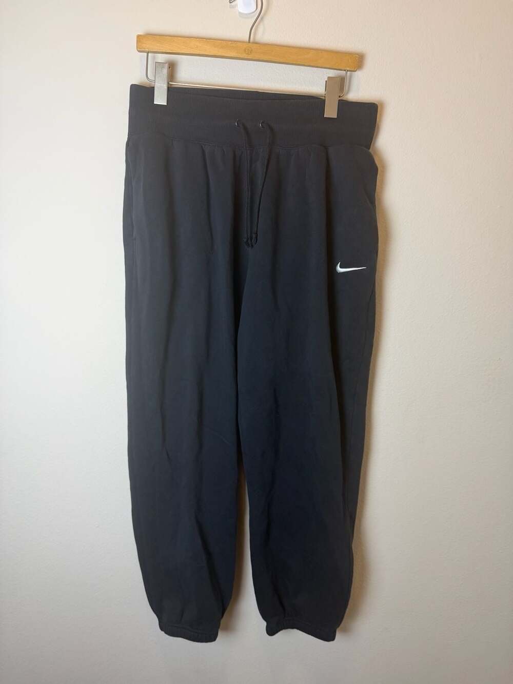 Nike Black Sweatpants Joggers with Drawstring and Swoosh Logo